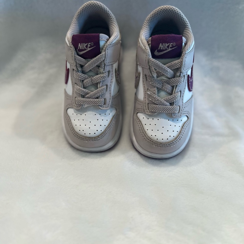 Nike Kids Sneakers in White and Purple